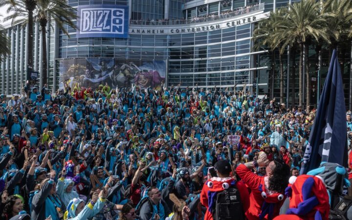 Queue of fans outside the Anaheim Convention Center